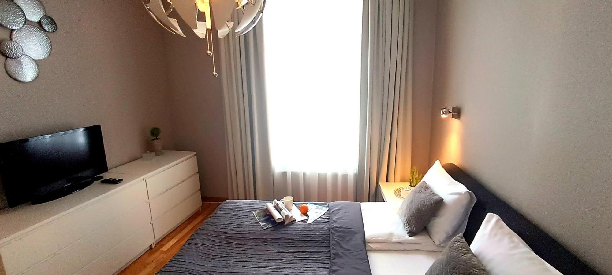 Old Town 2 Bedroom Apartment Near Dome Square & Scenic Waterfront ريغا المظهر الخارجي الصورة