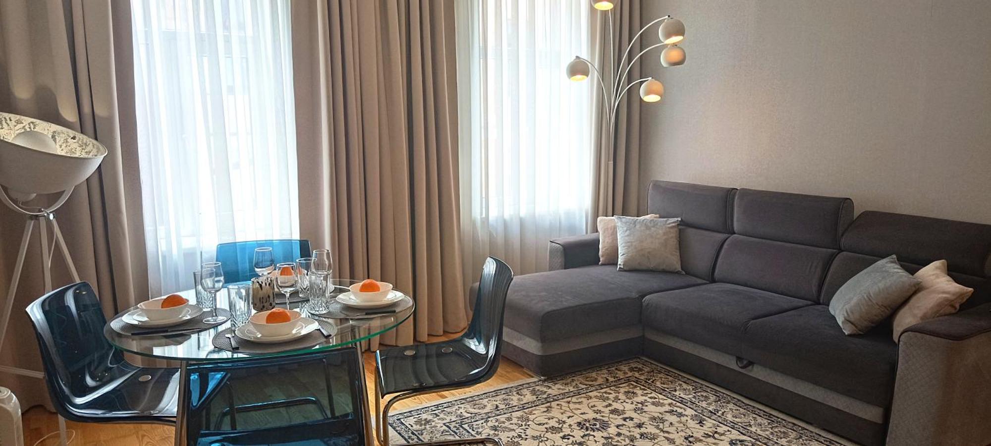 Old Town 2 Bedroom Apartment Near Dome Square & Scenic Waterfront ريغا المظهر الخارجي الصورة