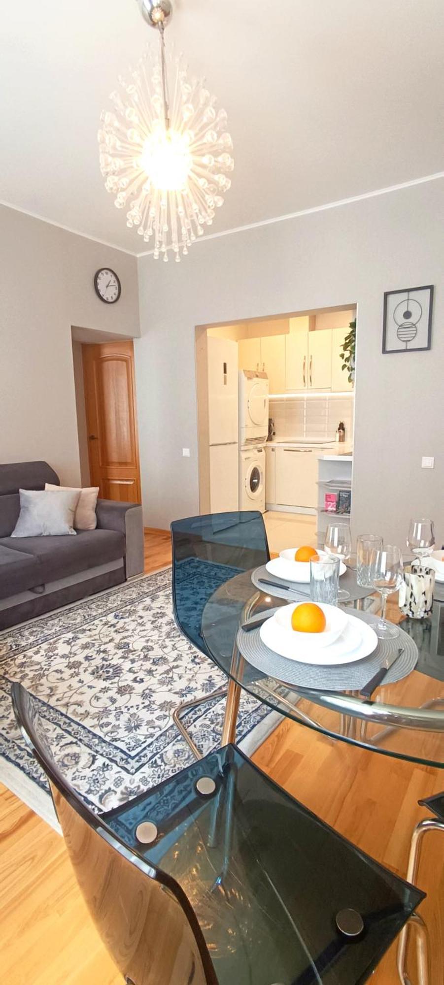 Old Town 2 Bedroom Apartment Near Dome Square & Scenic Waterfront ريغا المظهر الخارجي الصورة